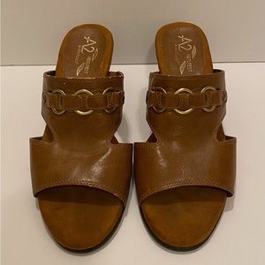 A2 by Aerosoles Heel Rest Brown Leather Woman's Shoe - Size 9